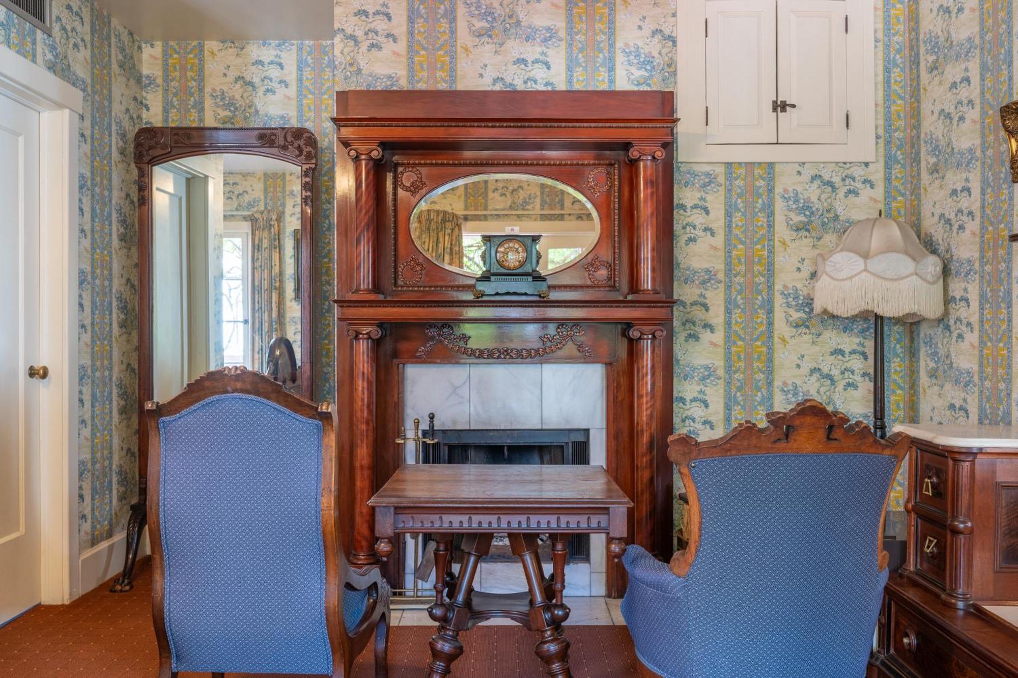Martine Inn Pacific Grove Room photo